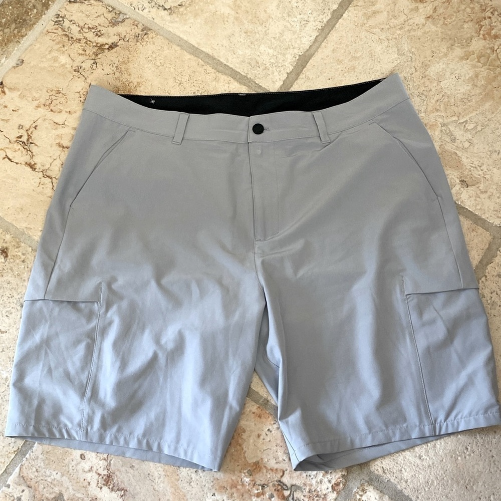 32 DEGREES Golf Shorts Men’s Cargo style snap pockets Activewear vacation Sz 40